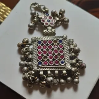 آویز یا گردنی ورشو