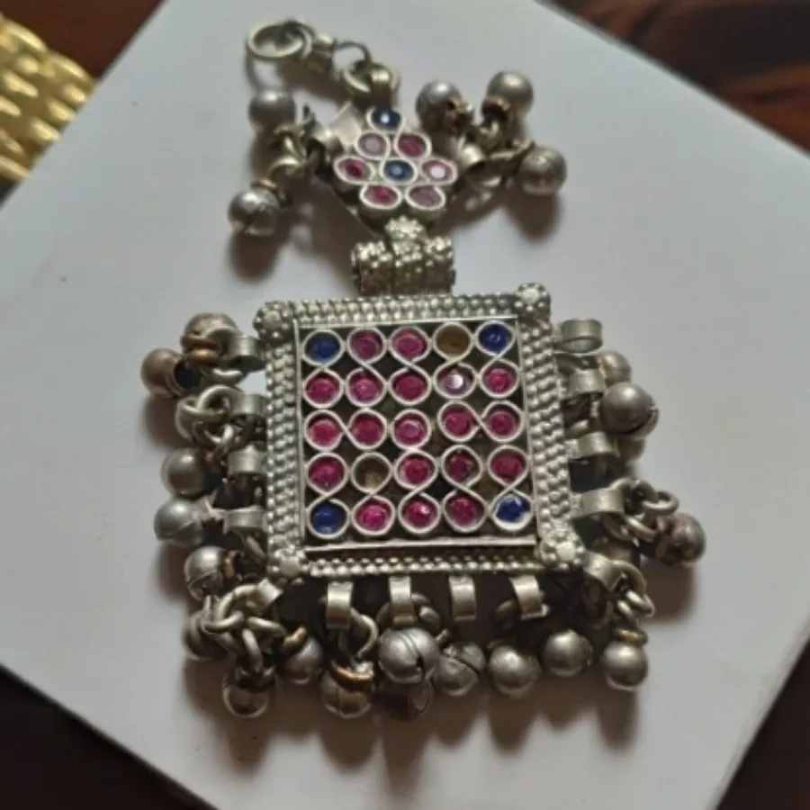 آویز یا گردنی ورشو