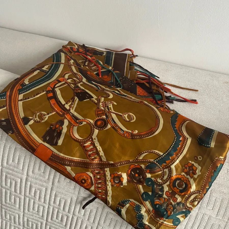 روسری چهارگوش