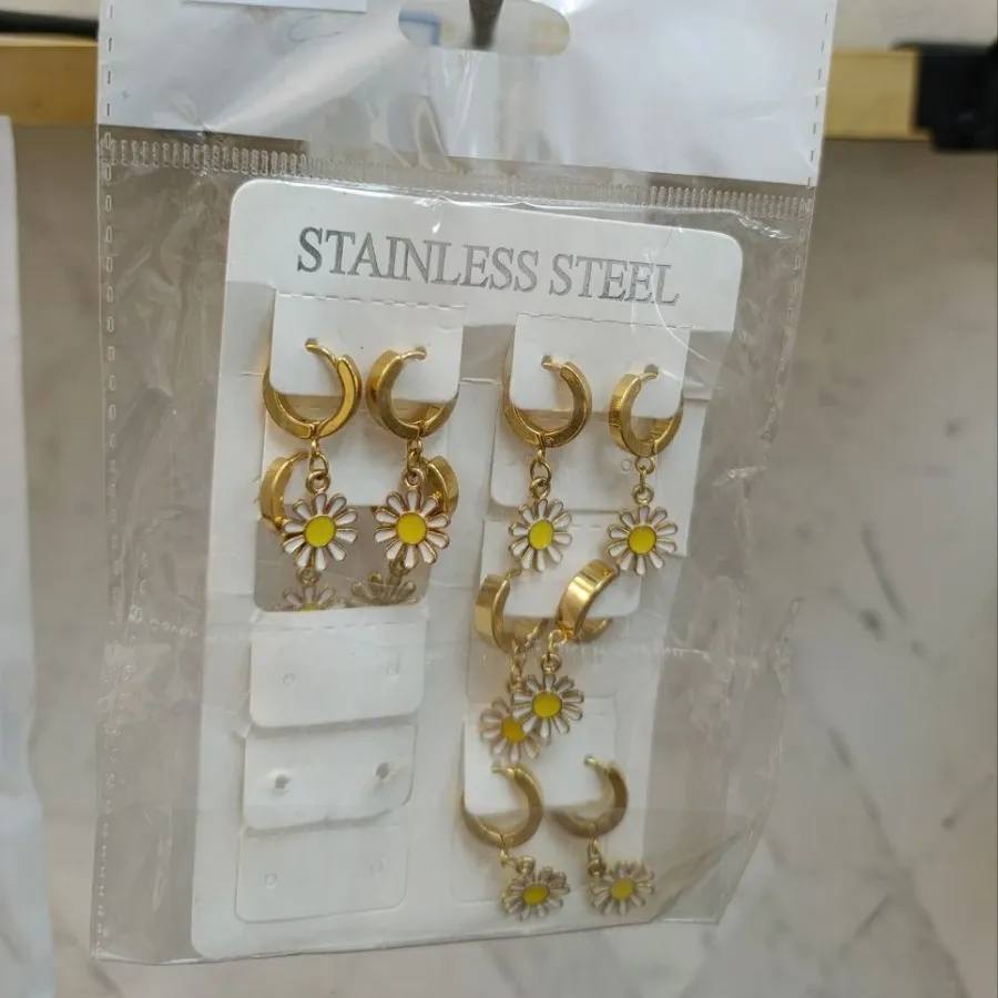 گوشواره بابونه