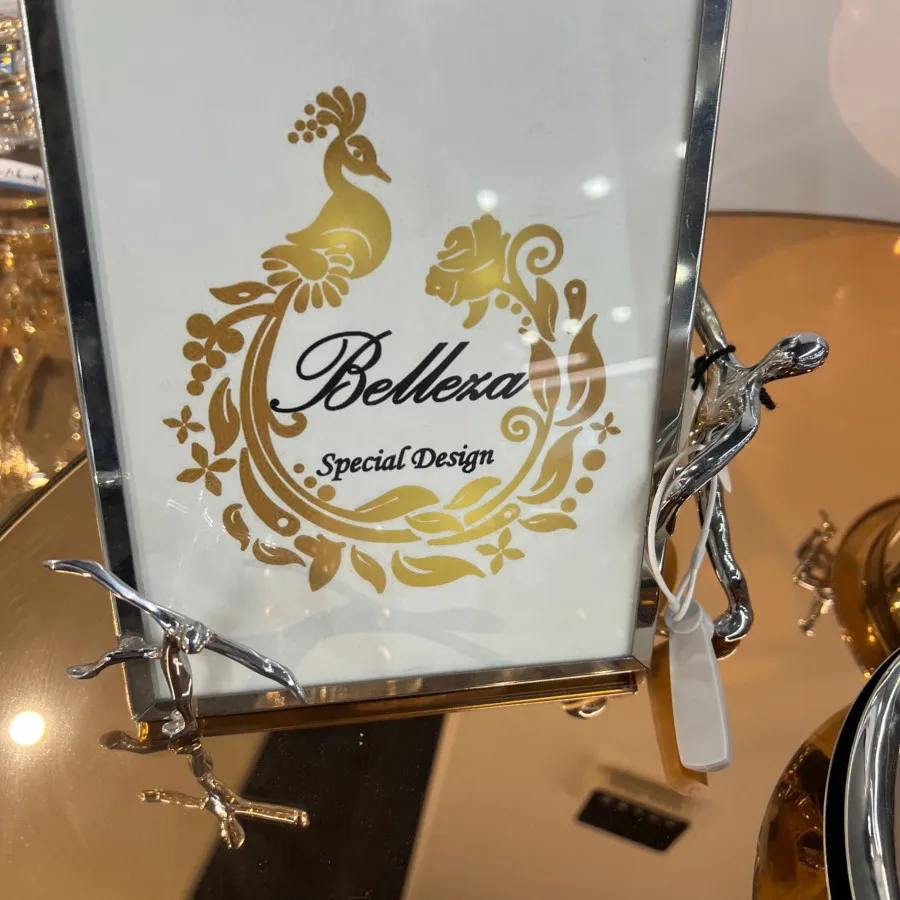 قاب عکس طرح آدمک