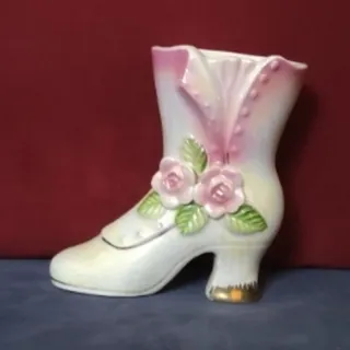 دکوری مجسمه کفش و چکمه