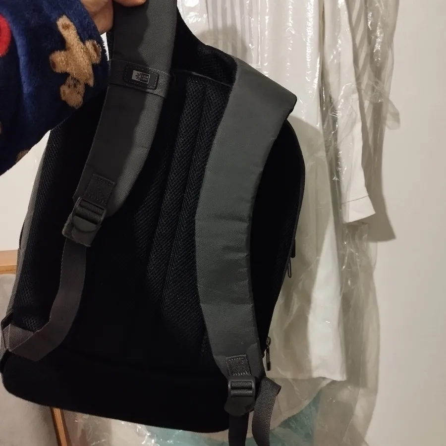 کوله بزنتی و کیف لب تاب