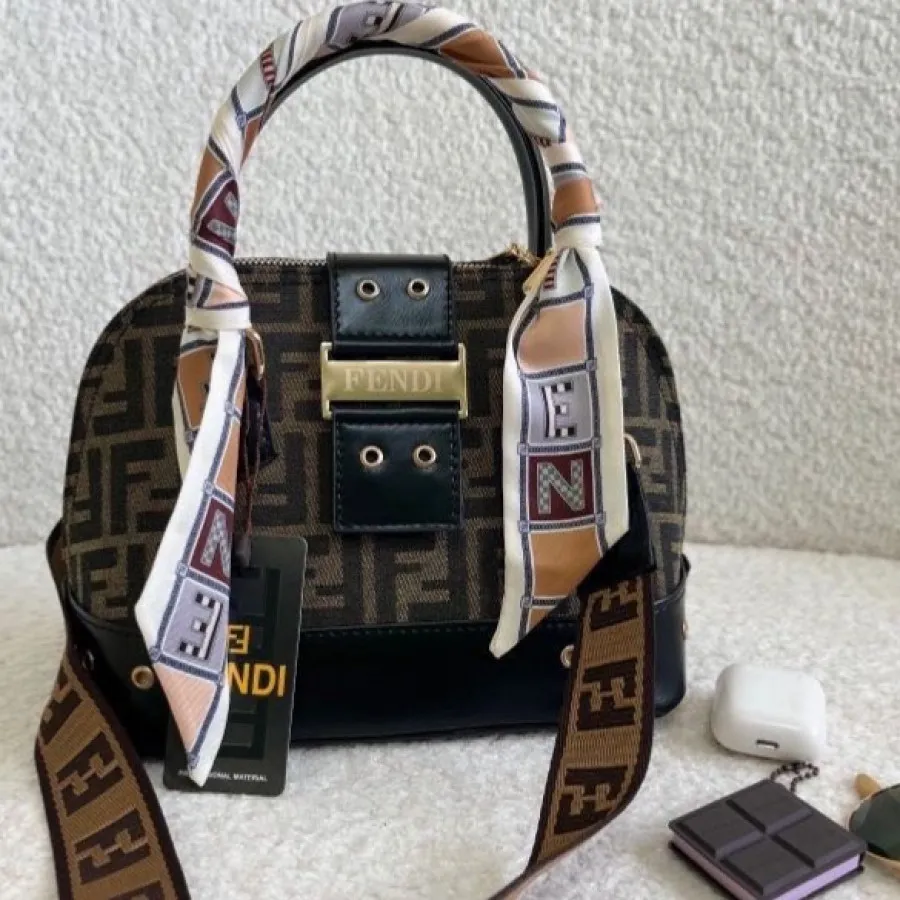 کیف صندوقی فندی