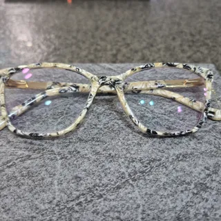 عینک مناسب طبی و آفتابی