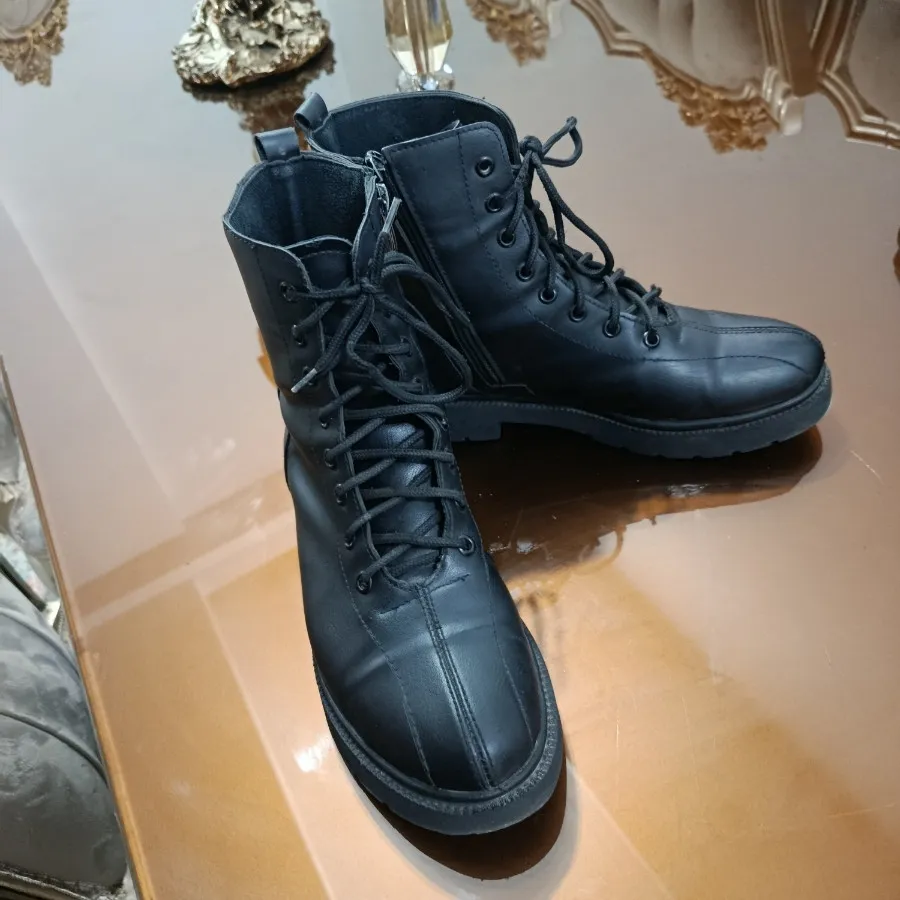 نیم بوت کاملا سالم ونو