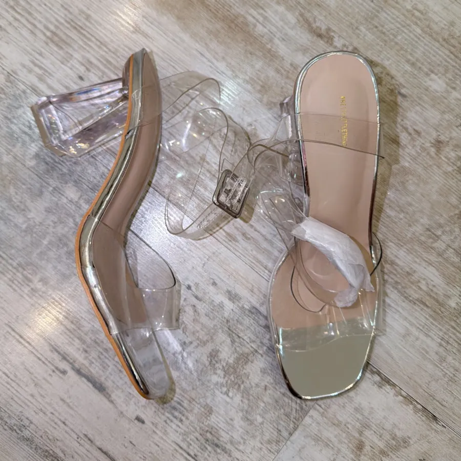 کفش مجلسی شیشه ای