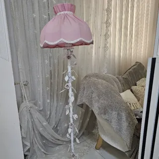 آباژور ایستاده