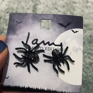 اشنتیون های لباس های کمدم