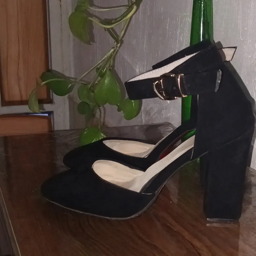 کفش پاشنه بلند