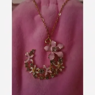 گردنبند گل افشان پینترستی