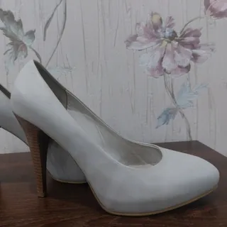 کفش بوفالو سفید