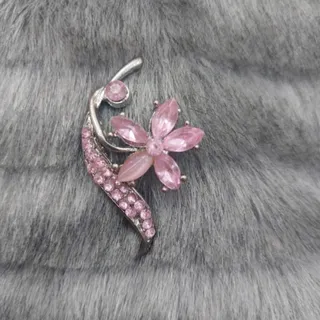 سنجاق سینه/  گل سینه