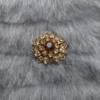 سنجاق سینه/ گل سینه