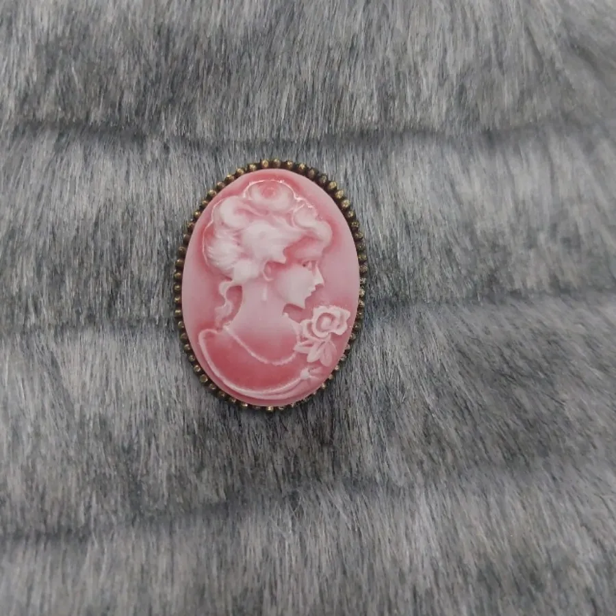 سنجاق سینه/ گل سینه