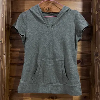 تیشرت کلاهدار