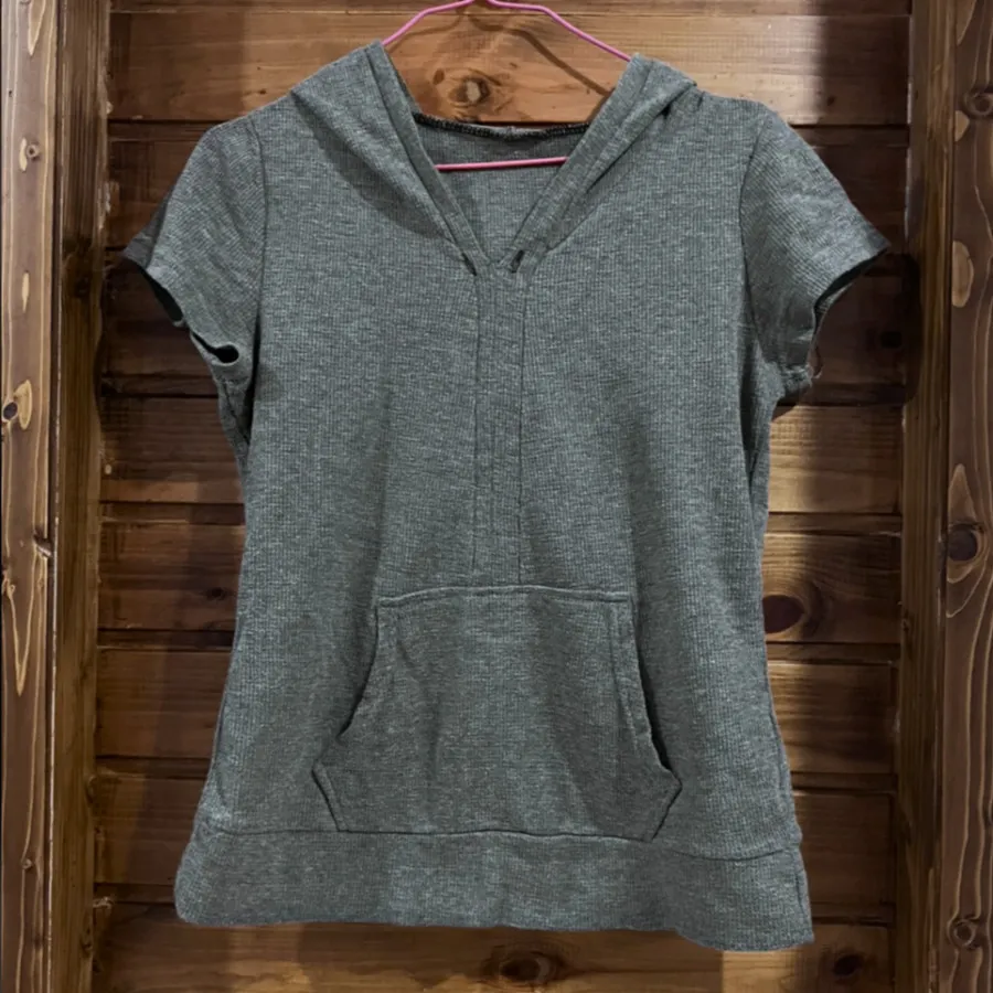 تیشرت کلاهدار