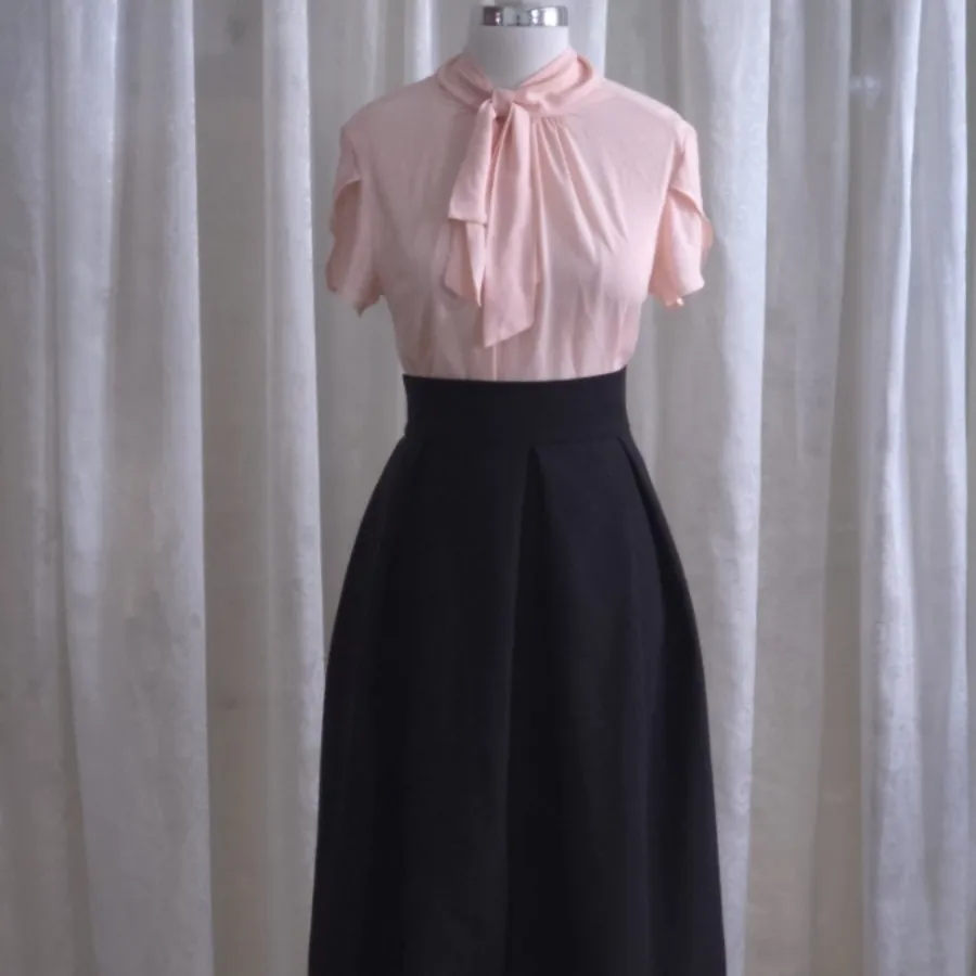 شومیز دامن مشکی پلیسه