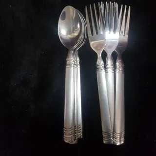 مربا وچنگال میوه