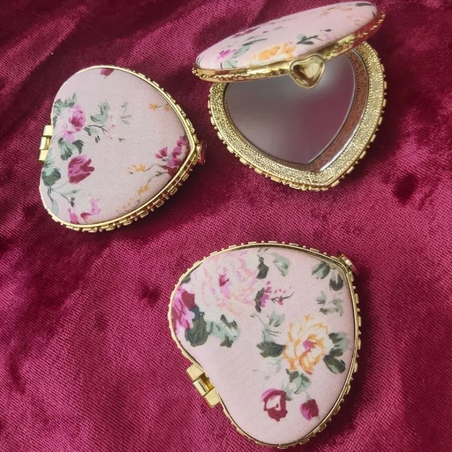 آینه جیبی قلبی