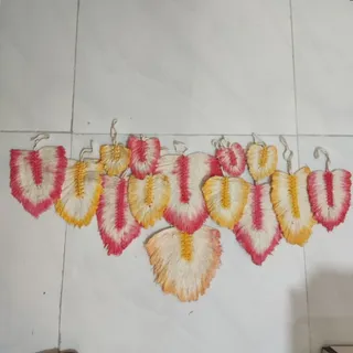 دیوارکوب برگ‌ مکرومه