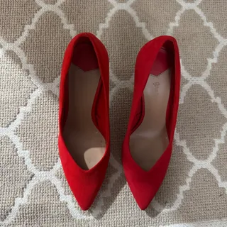 کفش قرمز استرادیواریوس