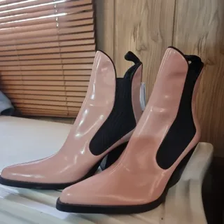 بوت صورتی زارا