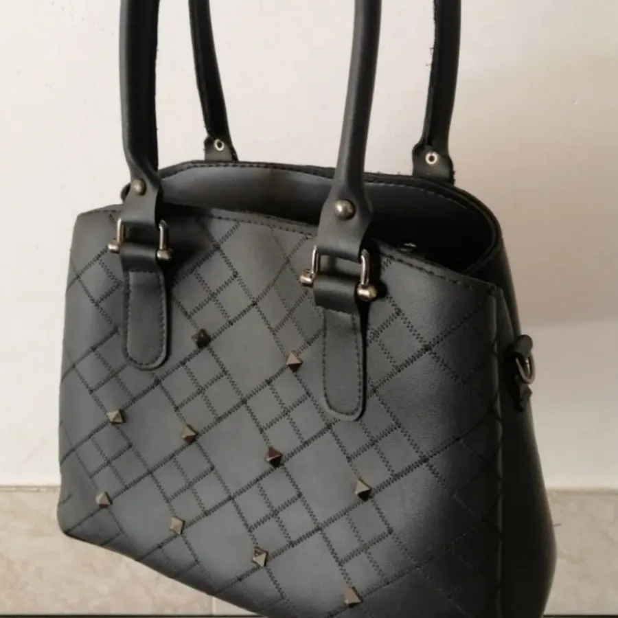 کیف چرم بزرگ مشکی دستی