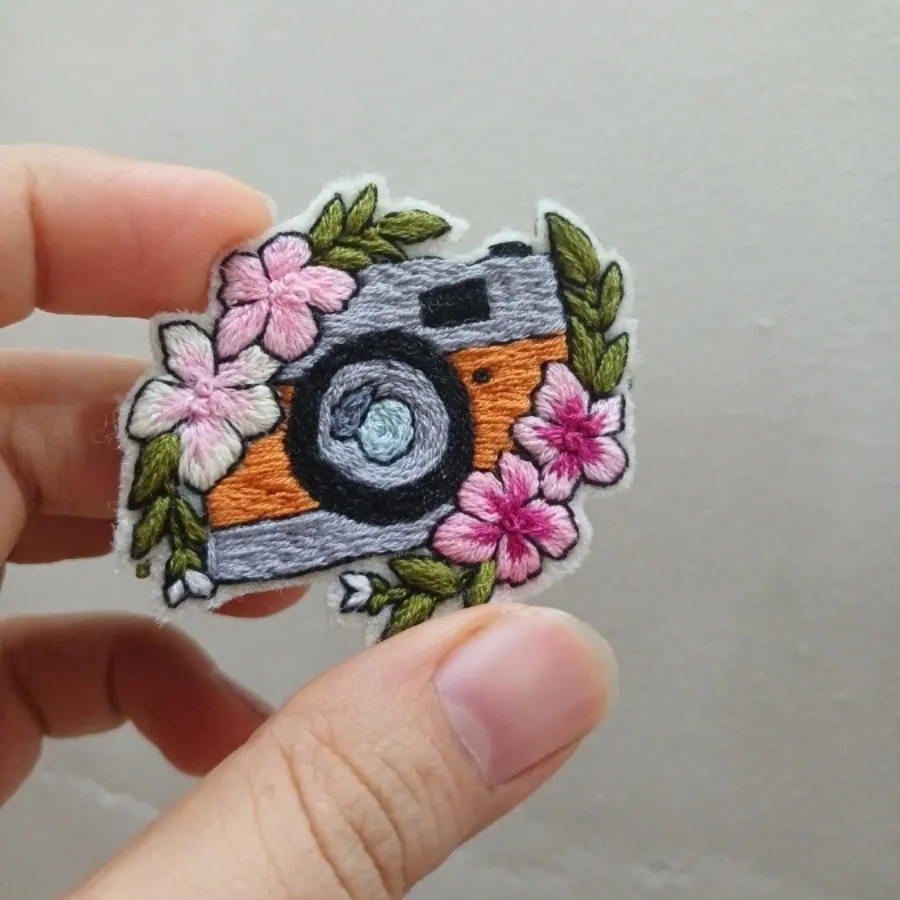 سنجاق سینه دوربین گلدوزی