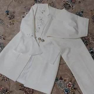 کت و شلوار سفید