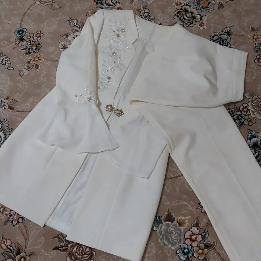 کت و شلوار سفید