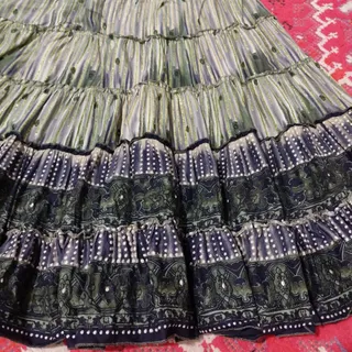 دامن پر چین