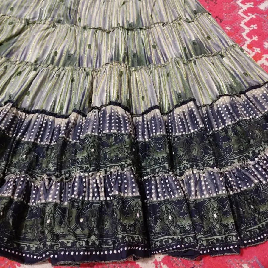 دامن پر چین