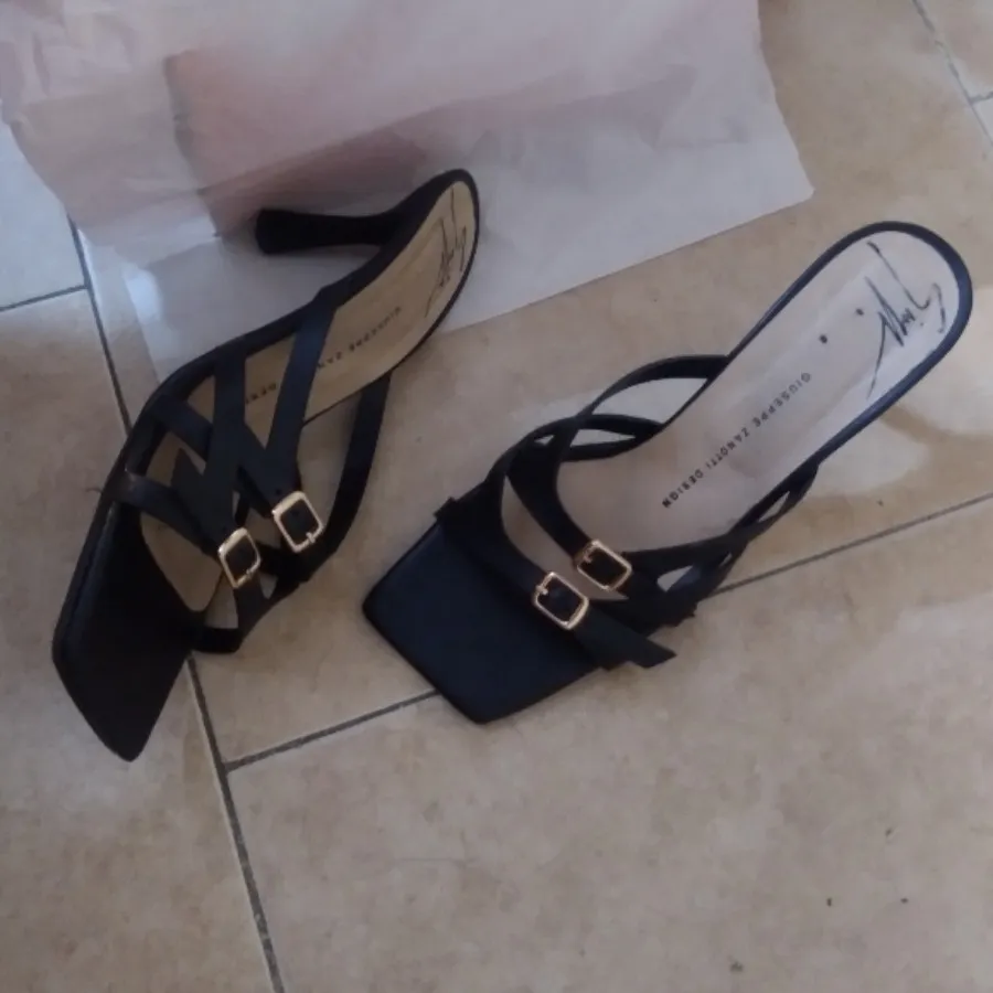 کفش مجلسی و پاشنه بلند