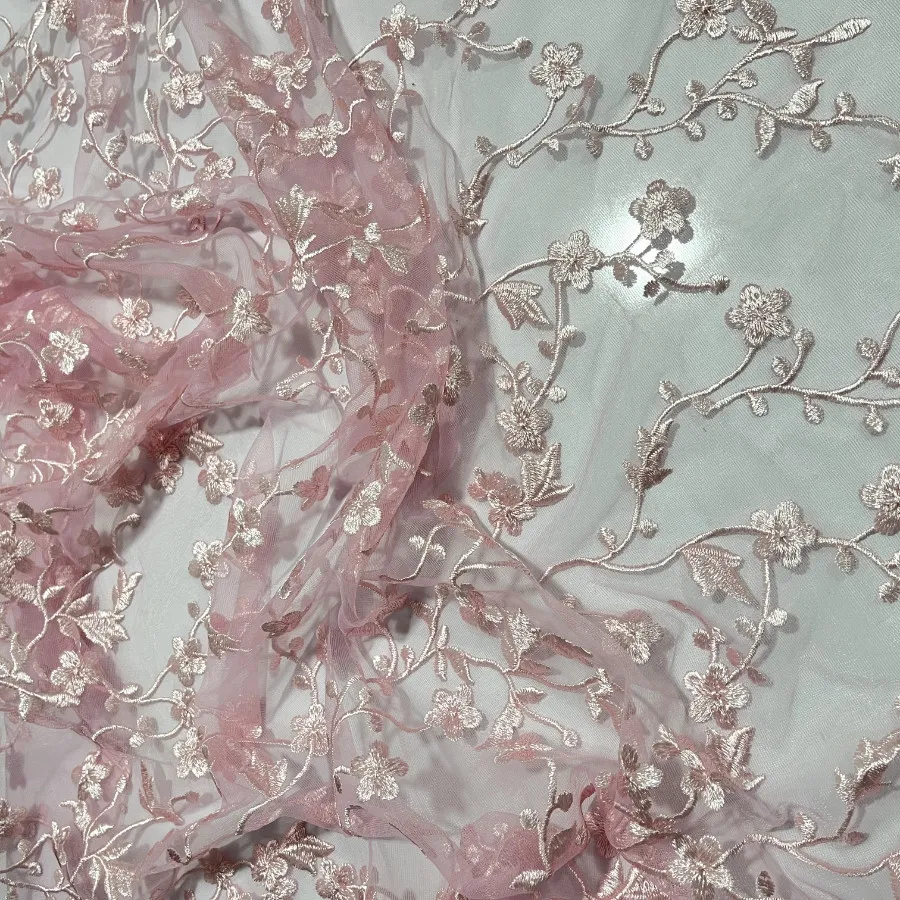 پارچه کارشده گلدوزی شده