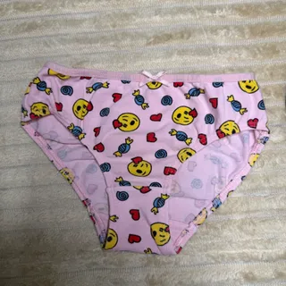 شورت بچگانهemoji