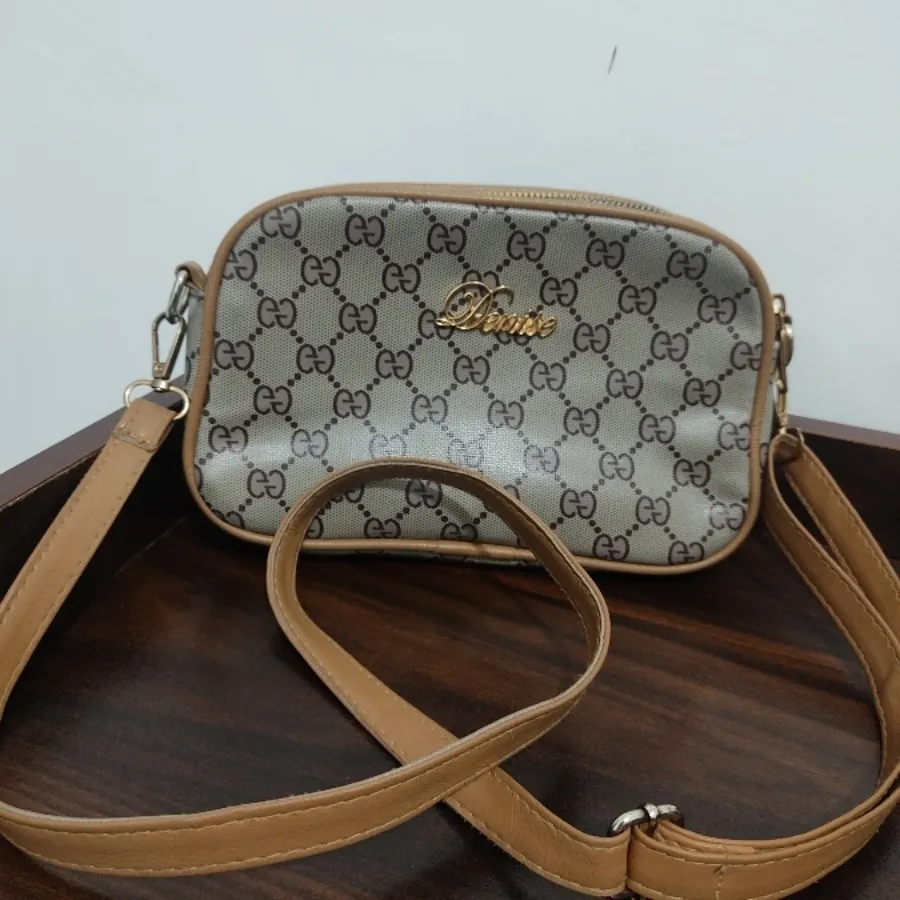 کیف قهوه‌ای