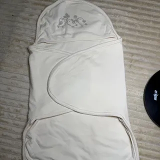 قنداق نوزادی کرمی