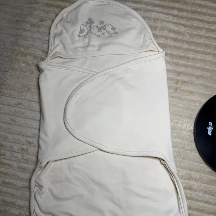 قنداق نوزادی کرمی