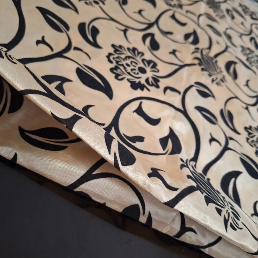 رومیزی طلایی