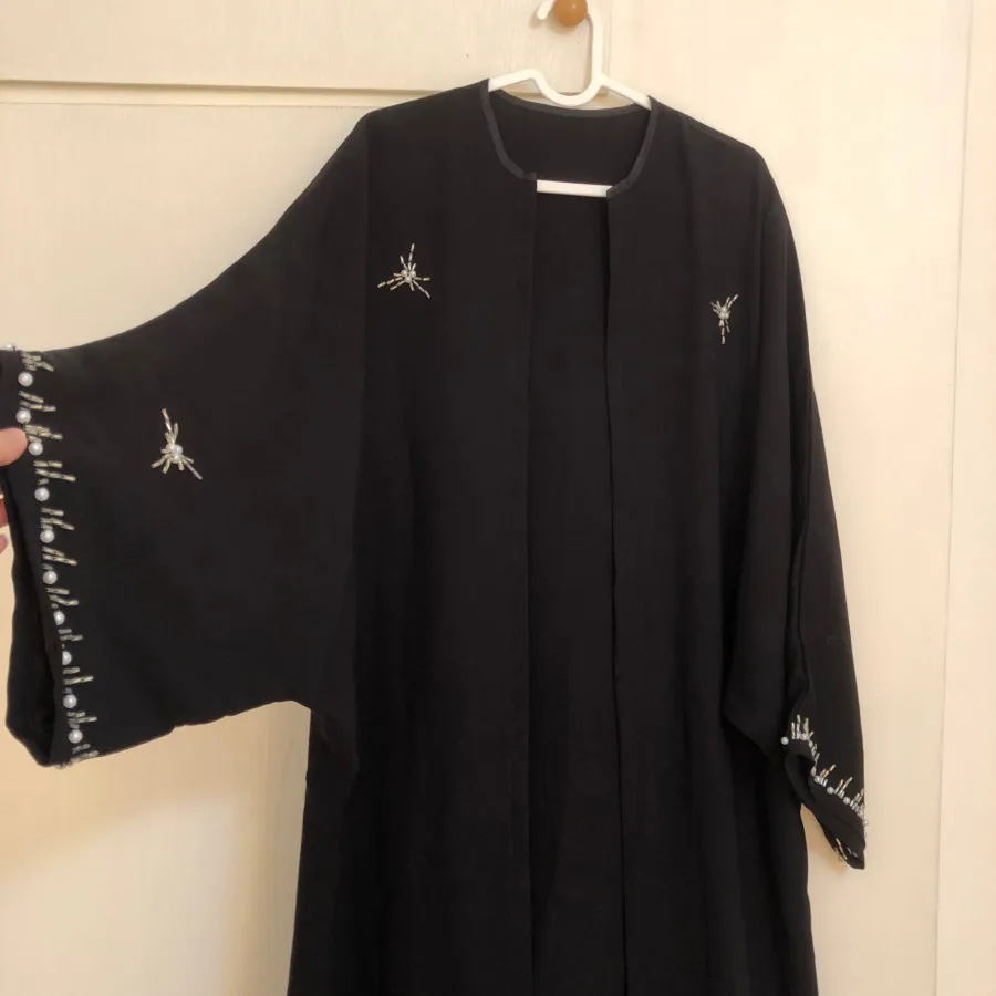 عبا سنگ دوزی شده