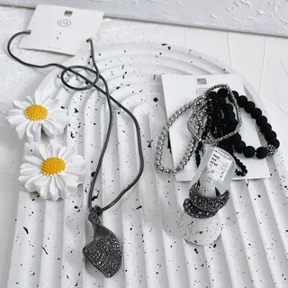 گردنبند رو مانتویی