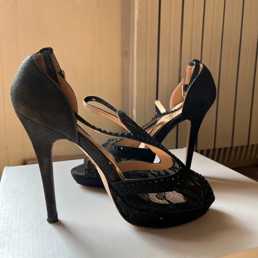 کفش مشکی پاشنه بلند مجلسی