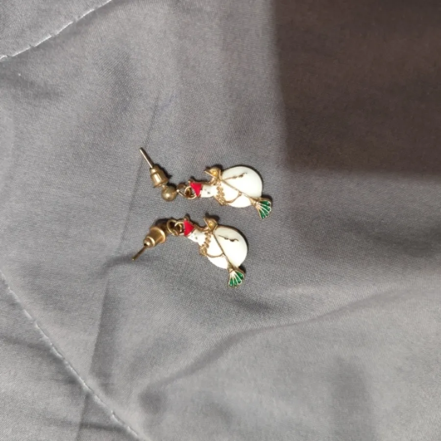 گوشواره برنجی آدم برفی