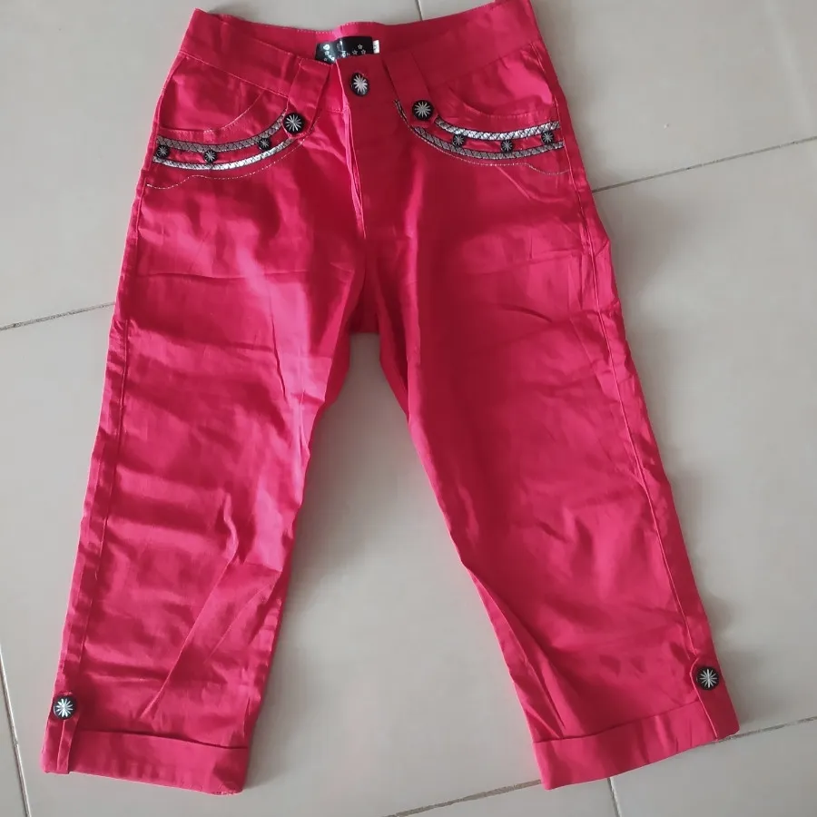 شلوارک قرمز کتان