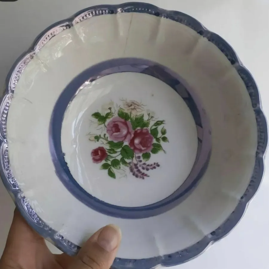 کاسه آبگوشت یا آجیل