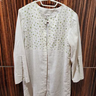 مانتو جلوباز رنگ استخونی