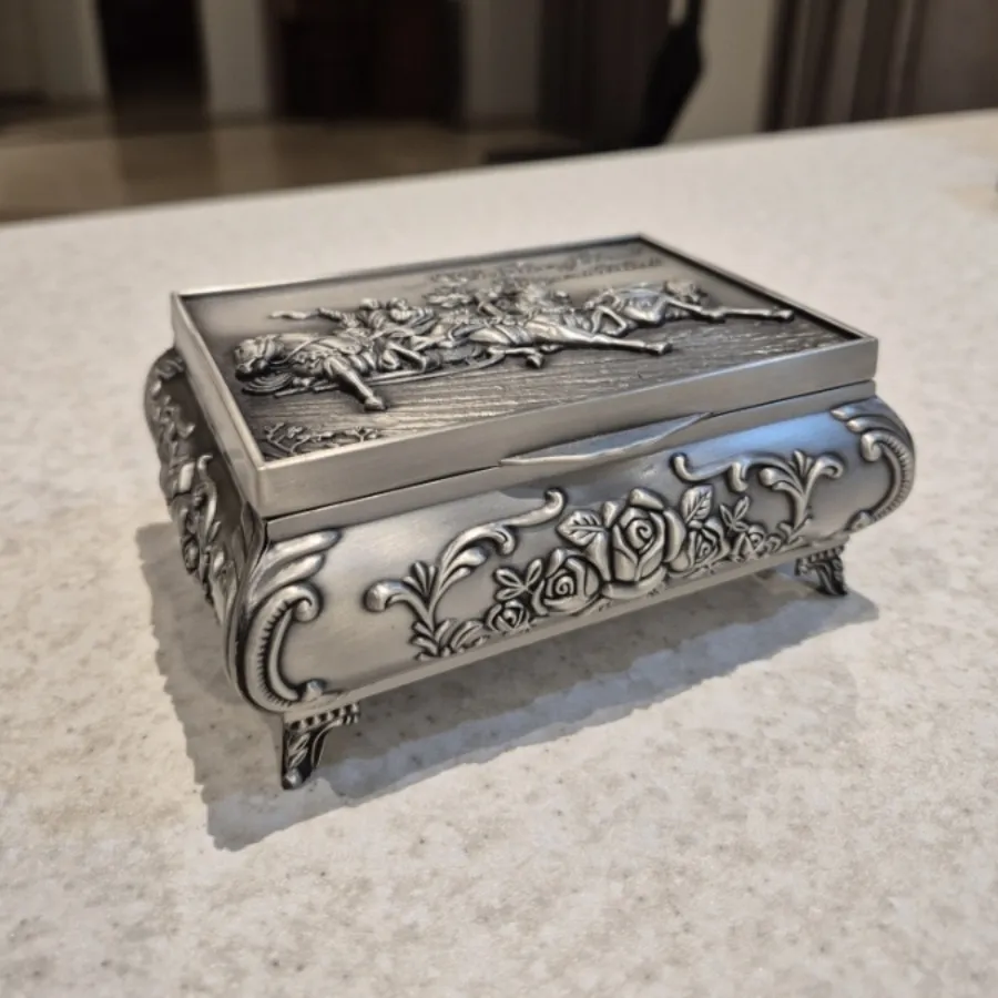 جعبه جواهرات فلزی