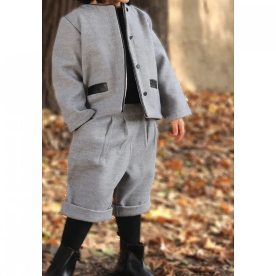 کت و‌شلوارک بچگانه