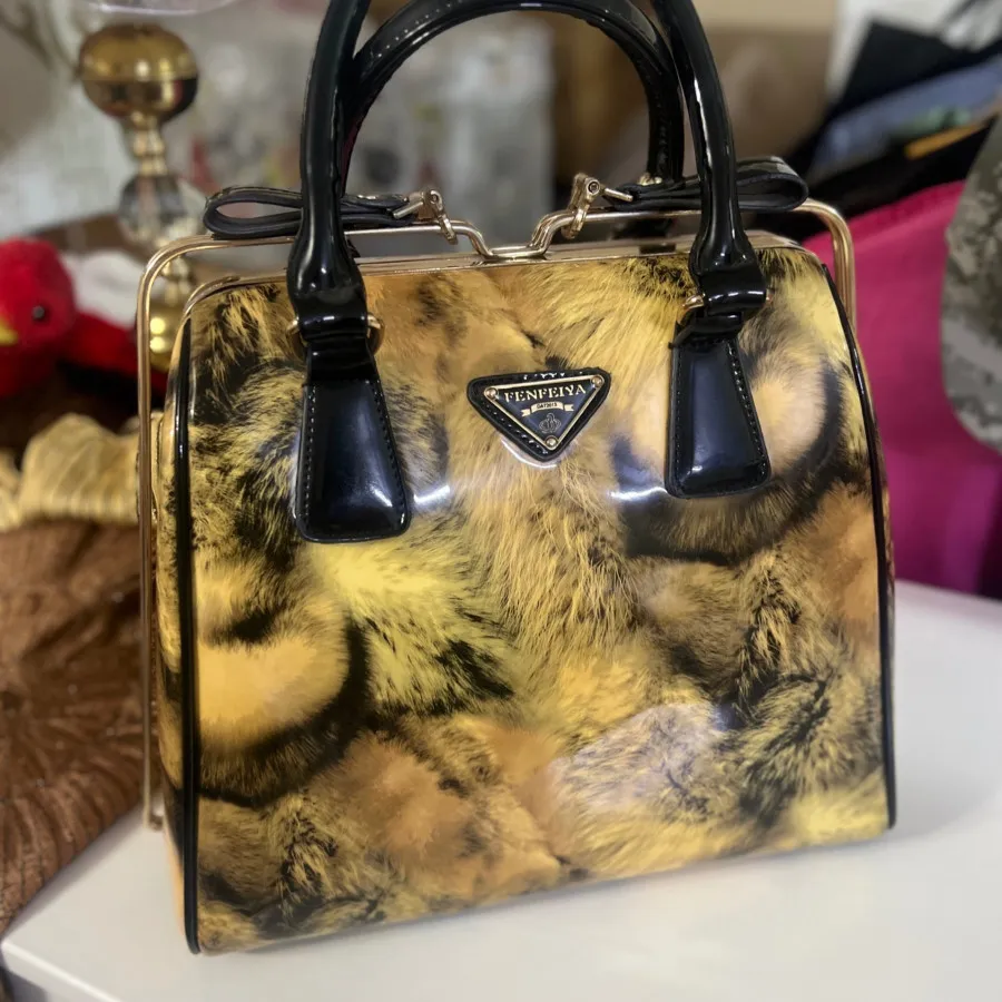 کیف برند پنفیلیا